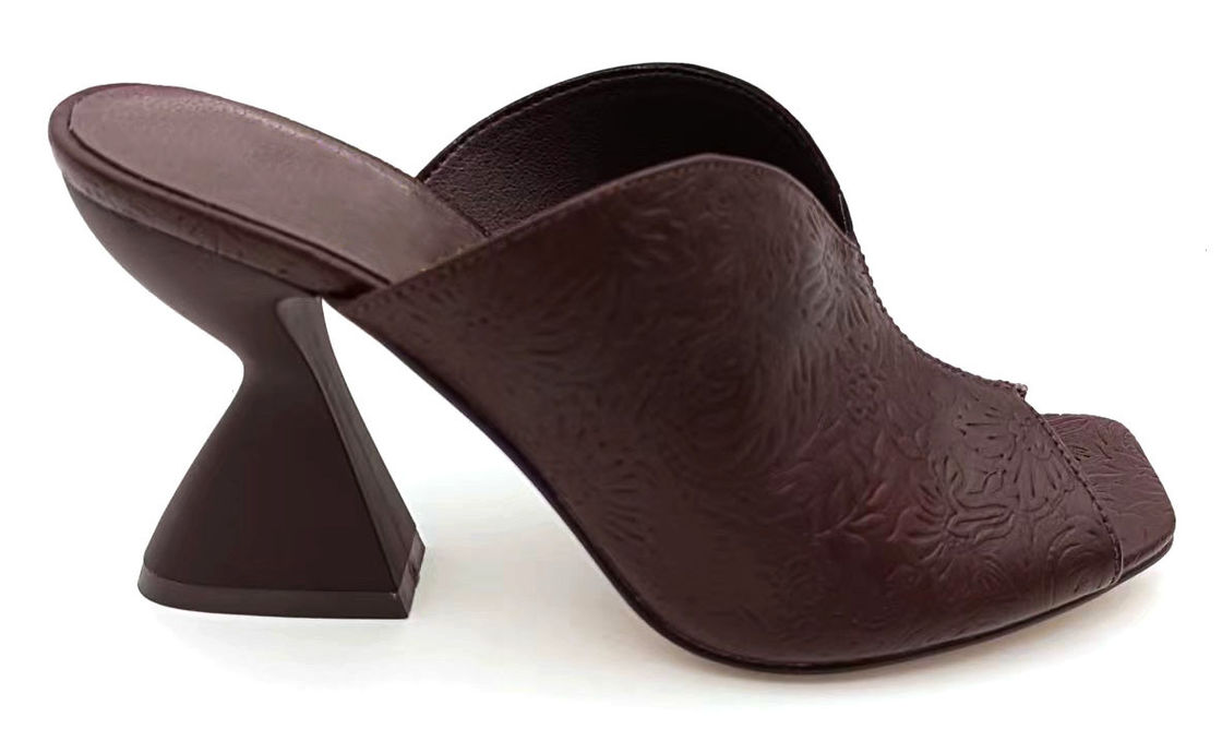 Vintage Floral Embossed PU Mule z V-Shaped Top-Line & Sculptured Block Heel