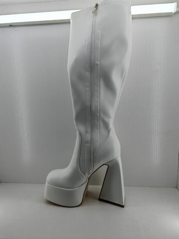 Kobiety buty z ostrymi palcami, buty z dużą obcasą i z zamknięciem.
