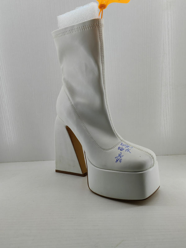 Stylowe buty damskie z zamknięciem na jesienią i zimą